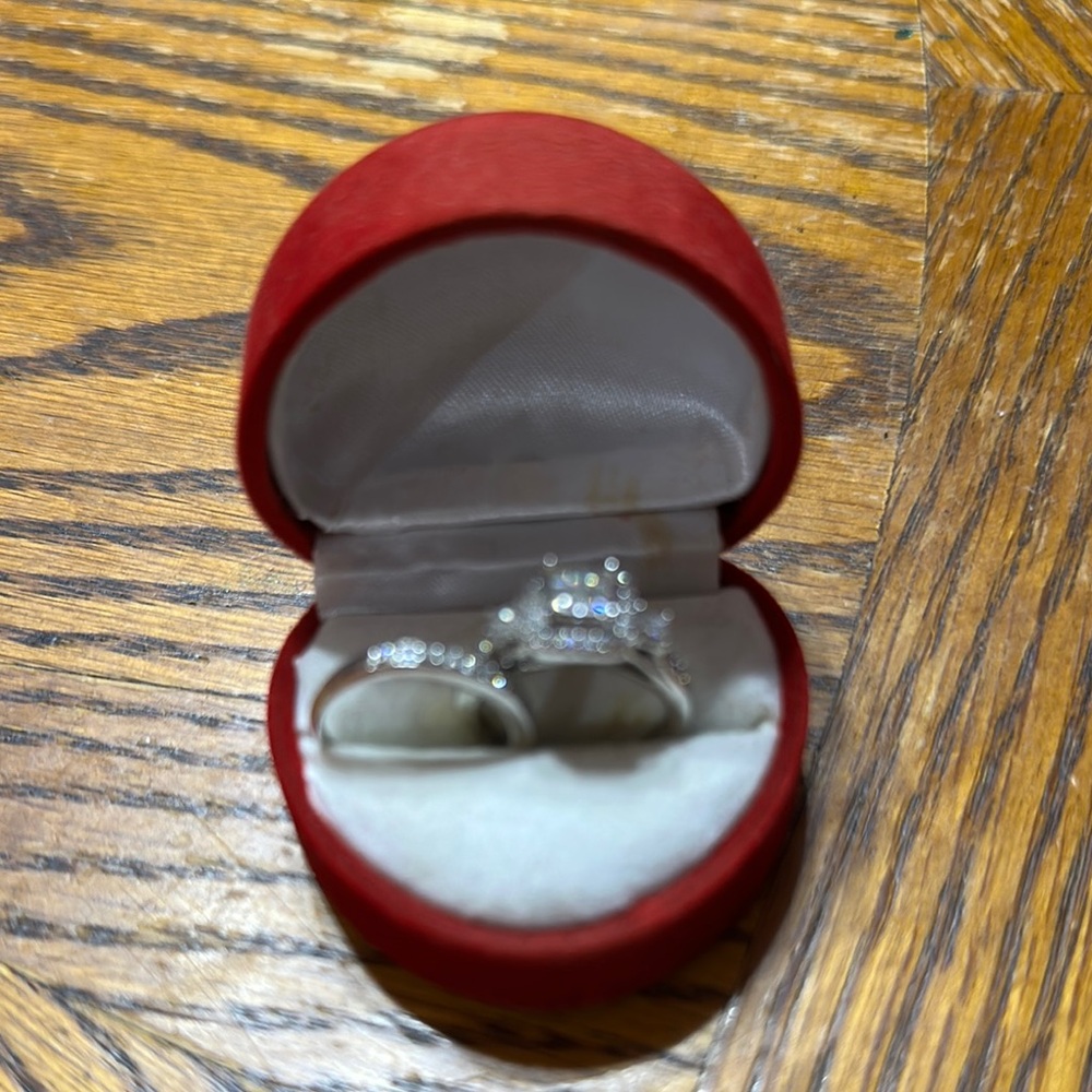 Elegant Silver Ring Set - Picture 1 of 2